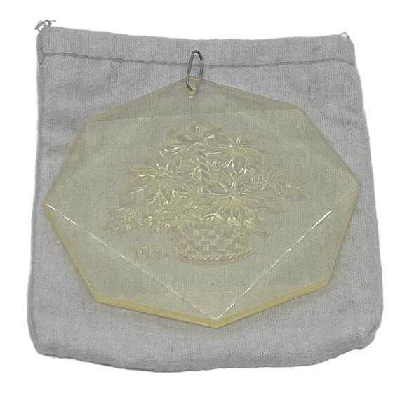 1991 Poinsettia Acrylic Etched Holiday Treasures Collectors’ Christmas Ornament - Picture 8 of 10